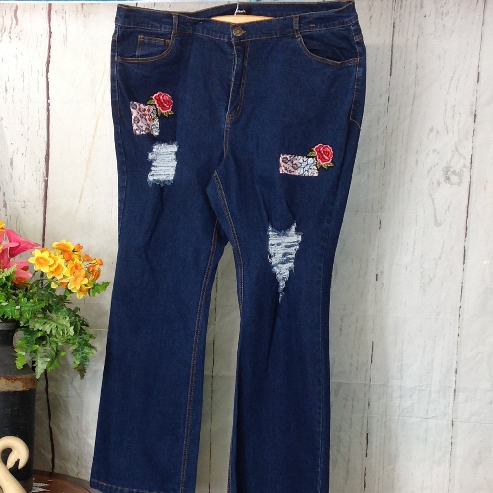 Mark.  Distressed & Flower Embroidered Jean